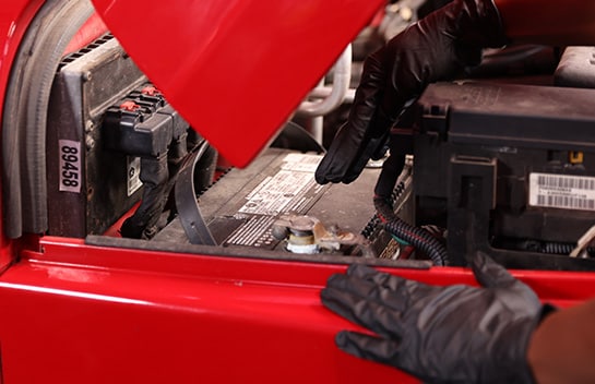 Our O’Reilly expert lifts the hood of their vehicle and locates the battery. 