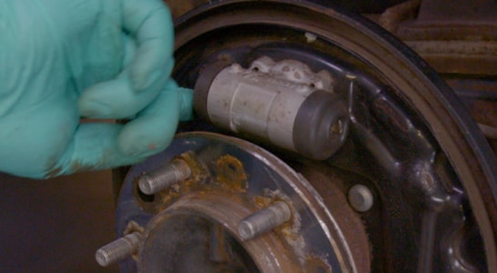 nspect the wheel cylinder for leaks or damage.