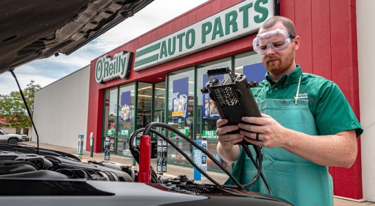 O'Reilly Team Member Providing Free Battery Testing Service