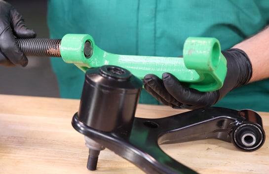 Once the pressure screw is lubricated, assemble the press.