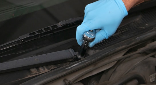 Socket wrench loosening nut