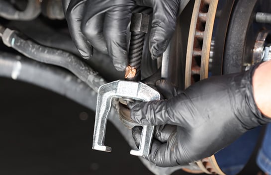 Lubricate the pressure screw.